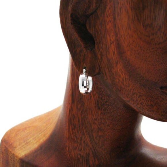 STERLING SILVER GORGEOUS SQUARE FACETED HOOP EARRINGS 20MM - Picture 2 of 2